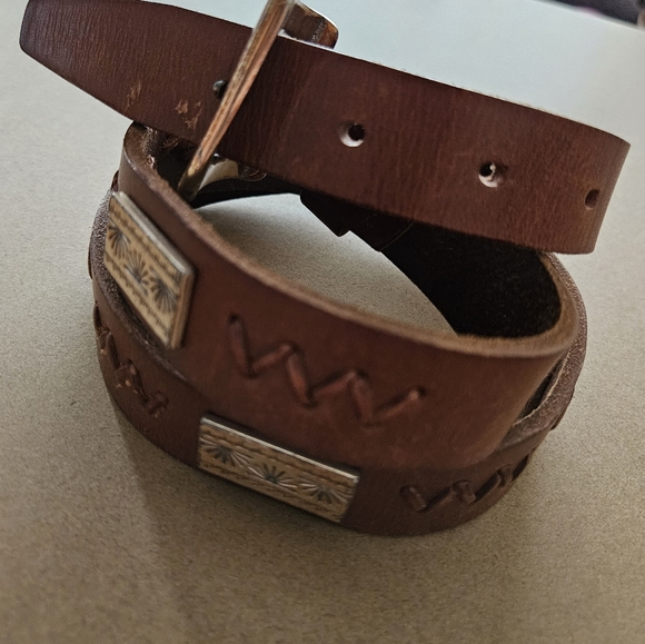 Fossil Medium Leather Stitch Detailing Silver Embellishment Belt - Picture 4 of 10